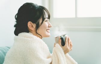 アロマで温まる女性のイメージ